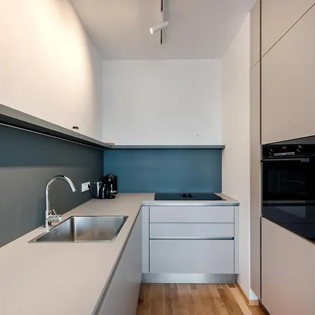Modern One-bedroom Masarykova With Private Parking Апартаменти