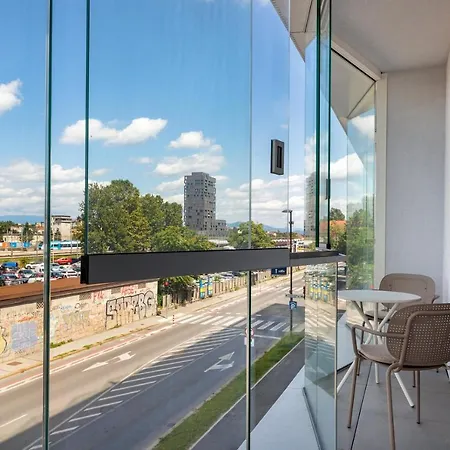 Апартаменти Modern One-bedroom Masarykova With Private Parking Любляна